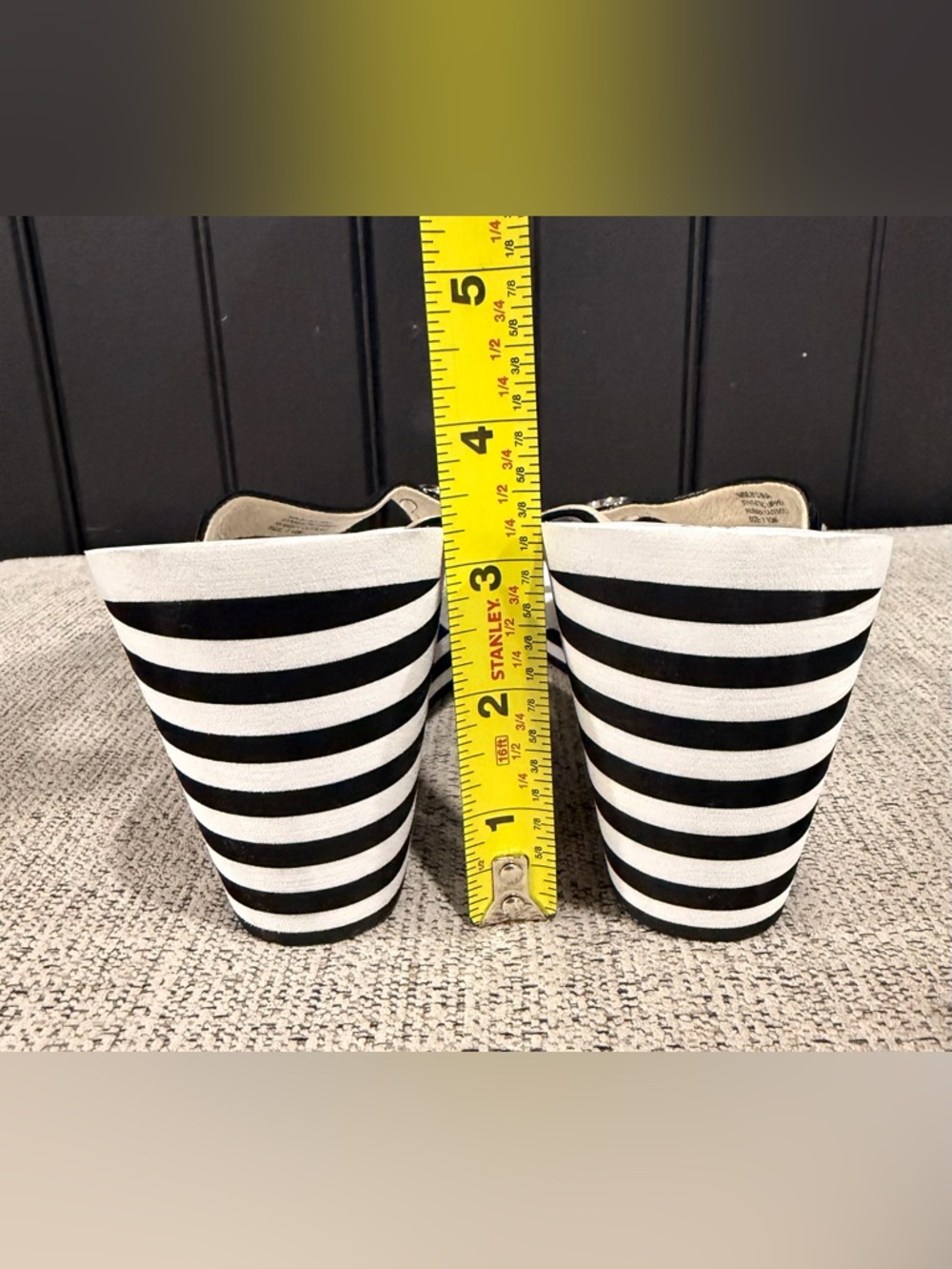 Michael Kors Black and White Striped Wedge Thong Sandals Size 7.5 - Picture 4 of 10